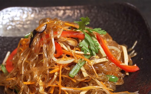 Miến xào thế này ăn no bụng, ngon và chẳng lo tăng cân!