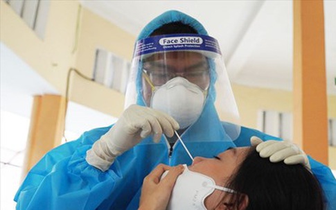 Test nhanh dương tính với SARS-CoV-2, một tài xế bỏ đi rồi trở lại với tên khác