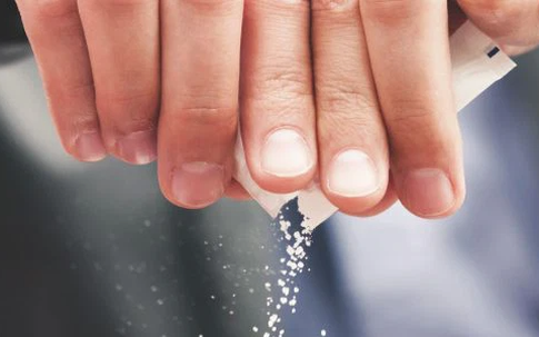 Dù trẻ hay già làn da của bạn cũng bị đe dọa bởi 4 thủ phạm này, bác sĩ da liễu khuyên bạn làm việc này để có da trẻ hơn