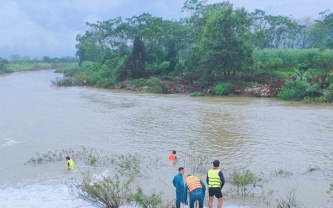 Thiếu nữ 14 tuổi ngã xuống suối, đuối nước, thi thể trôi xa 2 km