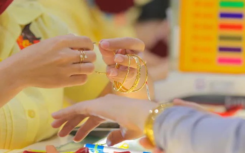 Giá vàng hôm nay 3-9: Giảm khi dòng tiền dồn vào chứng khoán