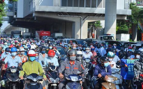 Ngày đầu kiểm soát vào vùng đỏ Hà Nội, nơi dồn ứ, nơi thưa vắng