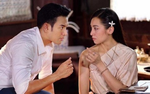 Tháng nào cũng giấu vợ gửi tiền về cho mẹ, đến khi trắng tay trở về nhà, người đàn ông mới nhận ra 1 sự thật quá phũ phàng