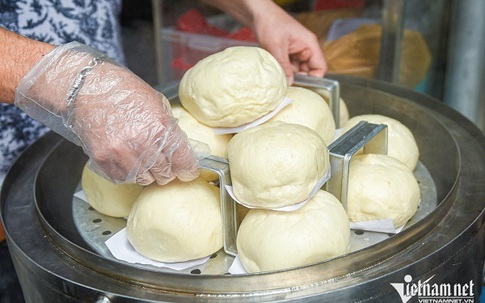 Quán bánh bao Hà Nội 30 năm tuổi 'vừa chảnh vừa đắt', khách xếp hàng dài chờ mua