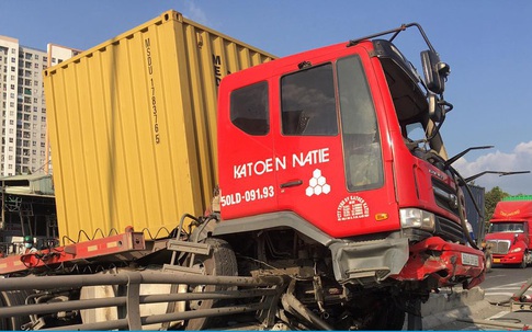 Quốc lộ 1 ùn tắc hơn 3 km sau tai nạn