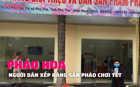 NÓNG: Người dân hào hứng xếp hàng mua pháo Tết