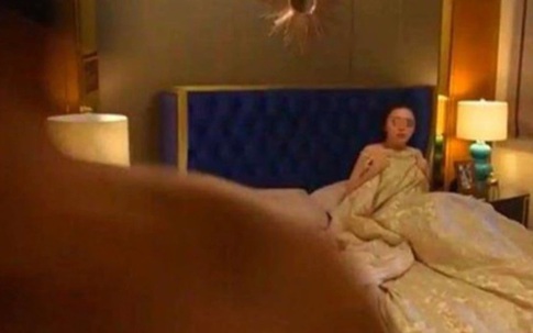 Nghi vợ có bồ, chồng rình 8 tiếng dưới gầm giường rồi vỡ òa vì sự thật