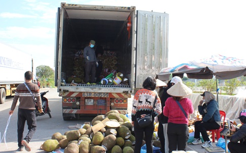 Quảng Ninh: Cận cảnh những chuyến xe "giải phóng" Mít Thái ở vùng biên