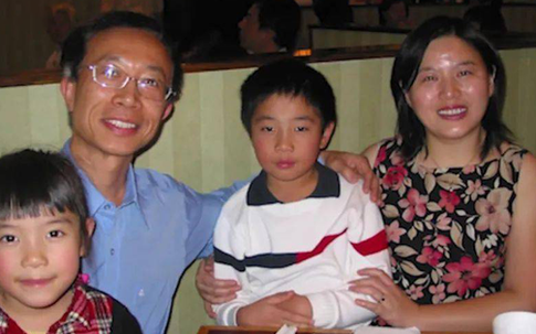 Ông bố xuất thân nghèo khó nuôi 2 con thi đỗ Đại học top đầu thế giới: Có những bí kíp nhỏ nhưng hiệu quả quá tuyệt vời