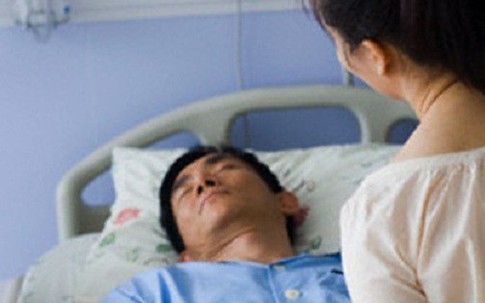 Giận tím mặt khi thấy chồng thều thào khoe tháng này kiếm được 50 triệu