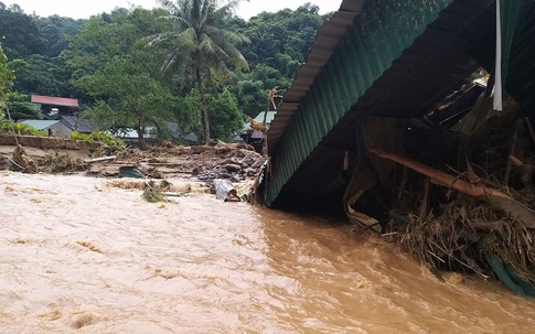 Nghệ An: Di dời khẩn cấp nhiều hộ dân vì sạt lở đất ở huyện miền núi