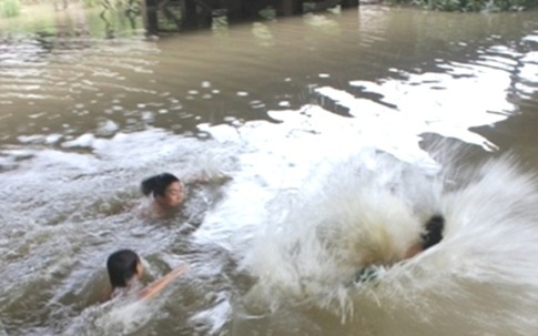 Đau lòng: Rủ nhau ra hồ tắm, hai học sinh lớp 6 không may bị đuối nước tử vong