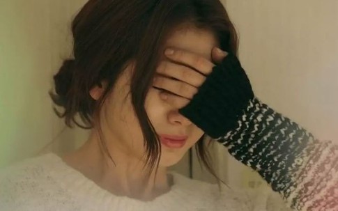 Phát hiện ra chồng cặp bồ kể lại với mẹ chồng thì được khuyên: Việc đàn ông trăng hoa là bình thường