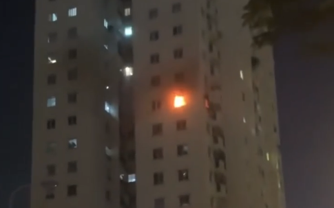 Một căn hộ ở chung cư Ciputra bốc cháy, 12 người dân bấn loạn thoát thân
