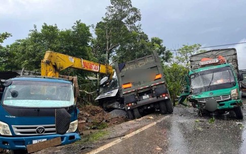 Tai nạn liên hoàn giữa 3 ô tô trên đường Hồ Chí Minh nhánh Đông