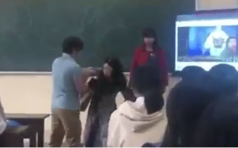 Làm rõ clip nữ giáo viên bị đẩy ra khỏi lớp học trước mặt học sinh và đồng nghiệp