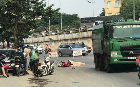 Hà Nội: Va chạm xe vệ sinh môi trường, một phụ nữ tử vong