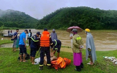 Thanh Hóa: Đi vớt củi trên sông người đàn ông bị nước lũ cuốn trôi