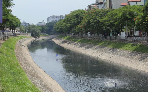 Công an điều tra vụ phát hiện thi thể đang phân hủy trên sông Tô Lịch