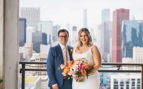 Đến dự tiệc đính hôn, gia đình và bạn bè ngỡ ngàng với tuyên bố về "lời nói dối" của cô dâu chú rể!