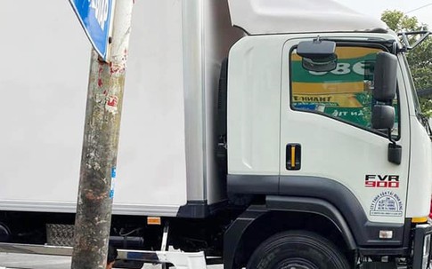 Người đàn ông thiệt mạng khi va chạm xe tải ở TP.HCM