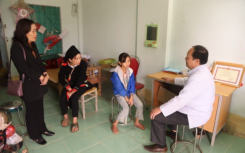 Cao Bằng: Gần 20 em học sinh tự nhiên ngất, khóc và co cứng chân tay