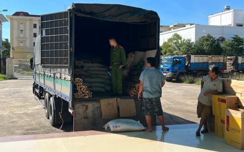 Bắt giữ xe tải chở 20 tấn đường nghi được nhập lậu