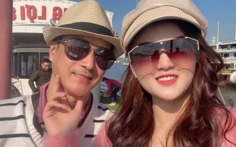 Yêu cô gái kém 21 tuổi, 'ông chú' cưới ngay khi nàng tròn 18