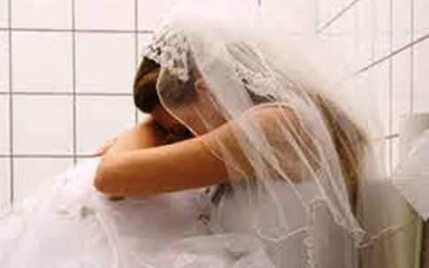 Choáng váng vì phát hiện bạn trai bất lực sát ngày cưới