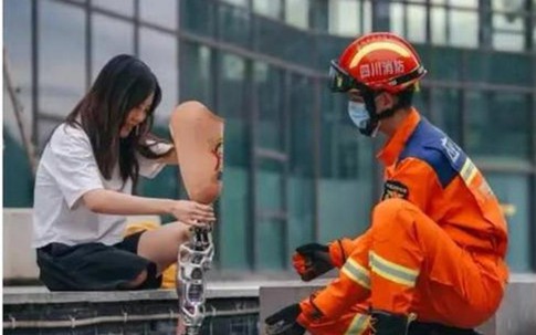 Chuyện tình ngọt ngào của mỹ nữ marathon một chân và anh lính cứu hỏa