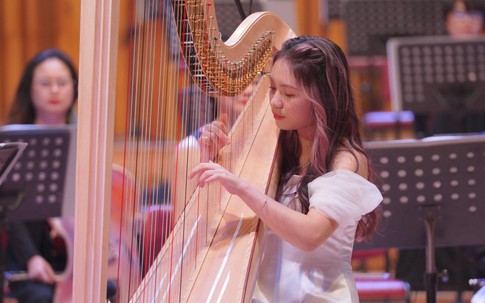Nghệ sĩ độc tấu Thuỳ Dương – người chơi đàn Harp chuyên nghiệp đầu tiên của Hà Nội