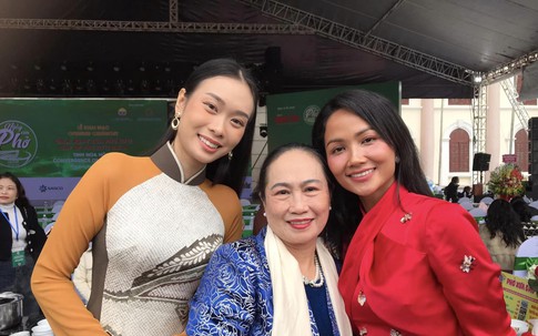Chuyên gia ẩm thực cùng Hoa hậu H'hen Niê về Nam Định thưởng thức phở làng nghề 100 năm tuổi
