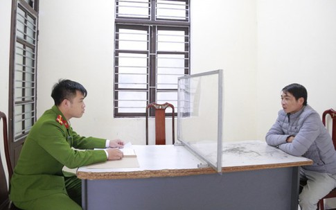 Nam thanh niên châm lửa đốt xe máy vì không được bỏ qua lỗi vi phạm