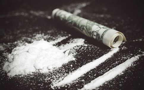 Đi quán bar với bạn về, chồng phát hiện vợ tử vong nghi sốc ma túy