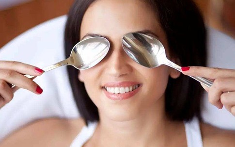 7 cách đơn giản giúp giảm sưng mắt tức thì