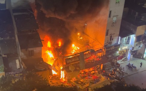 Hình ảnh hiện trường vụ cháy nổ tại cửa hàng sửa xe máy ở Hà Nội