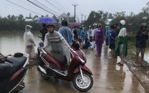 Thừa Thiên Huế: Tìm kiếm 2 cậu cháu mất tích, nghi bị lũ cuốn