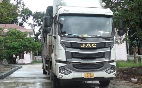 Lái ô tô tải đi trộm hàng chục con bò
