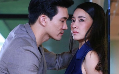 Chồng cũ "gài bẫy" với mong muốn nối lại tình xưa, người phụ nữ chỉ cần một cú điện thoại mà "dẹp loạn" cực đỉnh