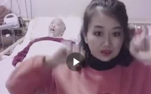 Vợ nhảy múa bên chồng nằm liệt giường, câu chuyện phía sau gây xúc động