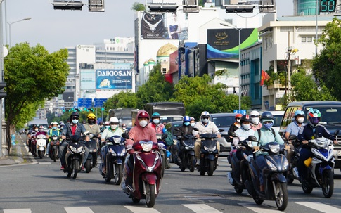 Giá xăng tăng mạnh, quá khó để tìm phương tiện công cộng thay thế