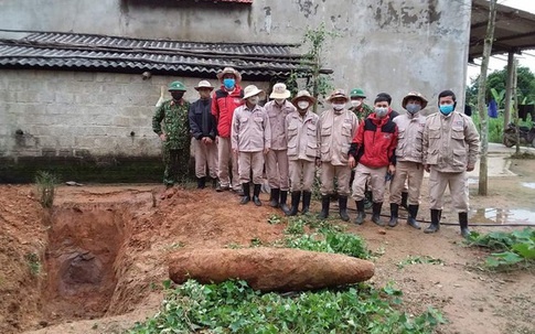Phát hiện quả bom khủng nằm trong vườn nhà dân tại Quảng Bình