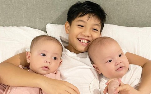 Nhìn cách Subeo yêu thương với các em, ai cũng phải khen ngợi, biết được cách kết hợp dạy con của Cường Đô La và Hà Hồ lại càng ngưỡng mộ