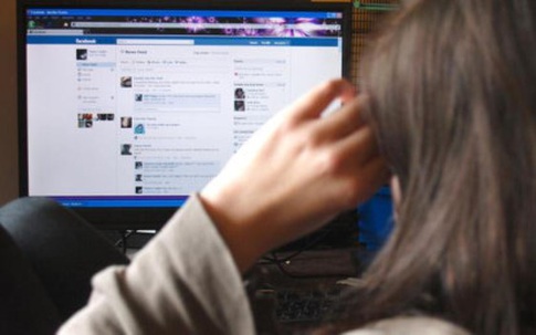 Ảnh vợ được like trên facebook, chồng làm điều mà đến bố chồng cũng phải hoảng sợ