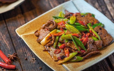 Ăn hết đĩa gan lợn xào, người đàn ông bỗng ngã vật phải nhập viện cấp cứu, biết được nguyên nhân ai cũng kinh hãi
