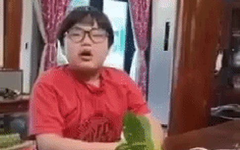 Con trai Xuân Bắc khóc xin lỗi mẹ sau ồn ào kiểm tra Facebook