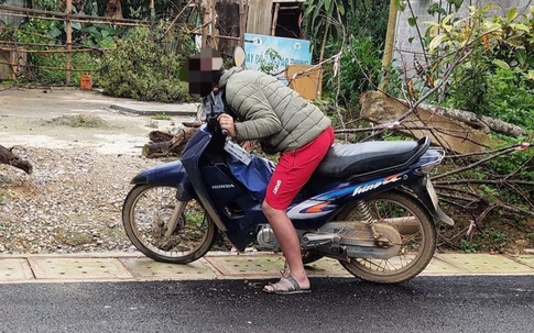 Tá hỏa nam thanh niên tử vong trong tư thế ngồi trên xe máy