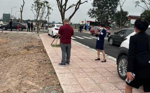Đất Hà Tĩnh vẫn chưa "hạ nhiệt", nhiều người bỏ nghề chính đi làm "cò"đất