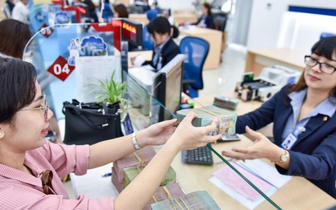 Làm ngân hàng nhưng hai mảng màu đối lập: Kẻ lương 50 triệu, người thấp không tưởng