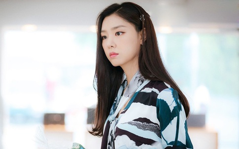 Chị dâu cắt nát chiếc áo tôi mới mua tặng mẹ chồng, tôi nóng mặt giật lại, để rồi ngã ngửa khi chị ấy nói lý do